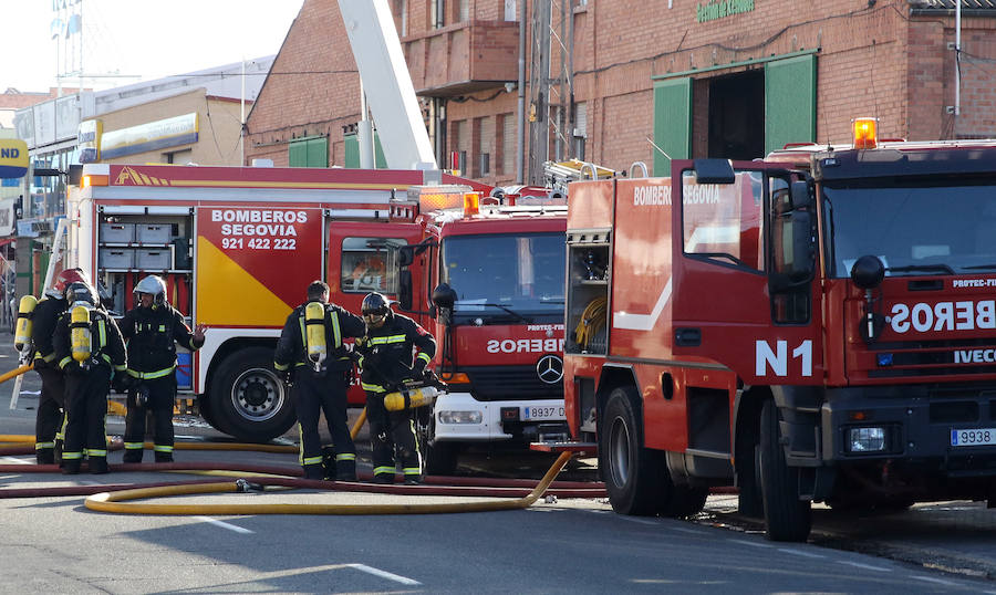 La nave afectada pertenece a la empresa Hijos De Plácido Hernández situada en el polígono de El Cerro de la capital segoviana