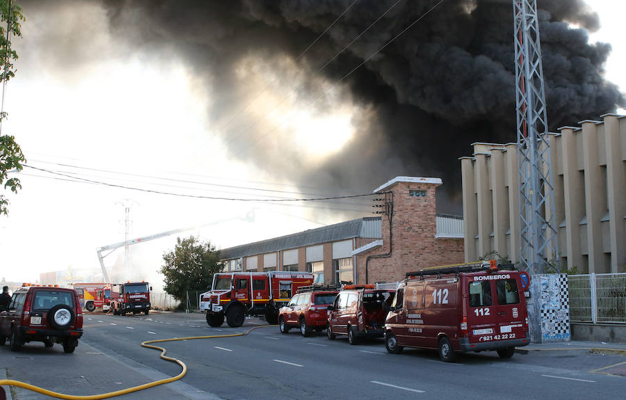 La nave afectada pertenece a la empresa Hijos De Plácido Hernández situada en el polígono de El Cerro de la capital segoviana