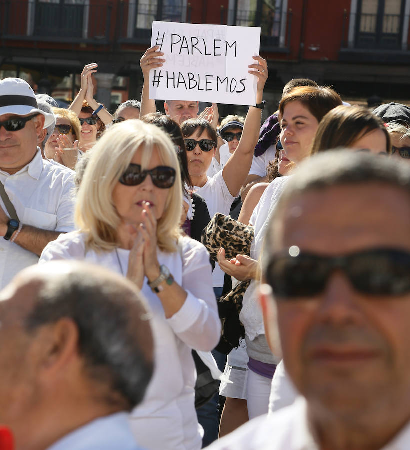 Concentración &#039;Hablemos&#039; en Valladolid por el diálogo en Cataluña