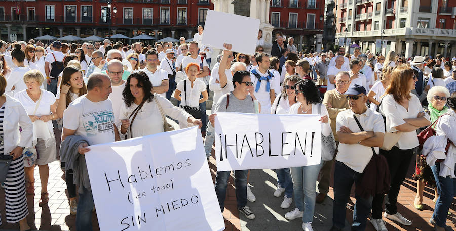 Concentración &#039;Hablemos&#039; en Valladolid por el diálogo en Cataluña
