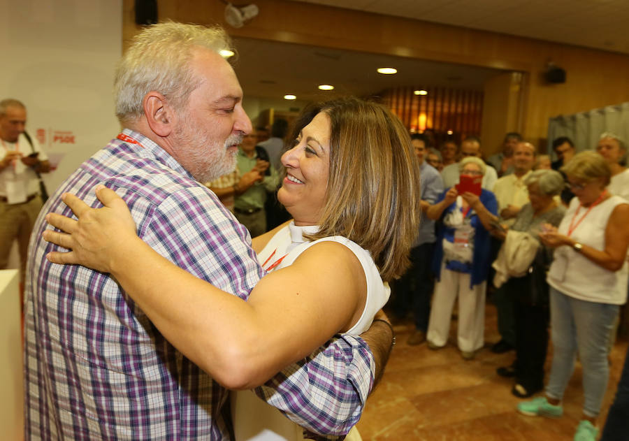 Teresa López celebra su victoria en las primarias del PSOE de Valladolid