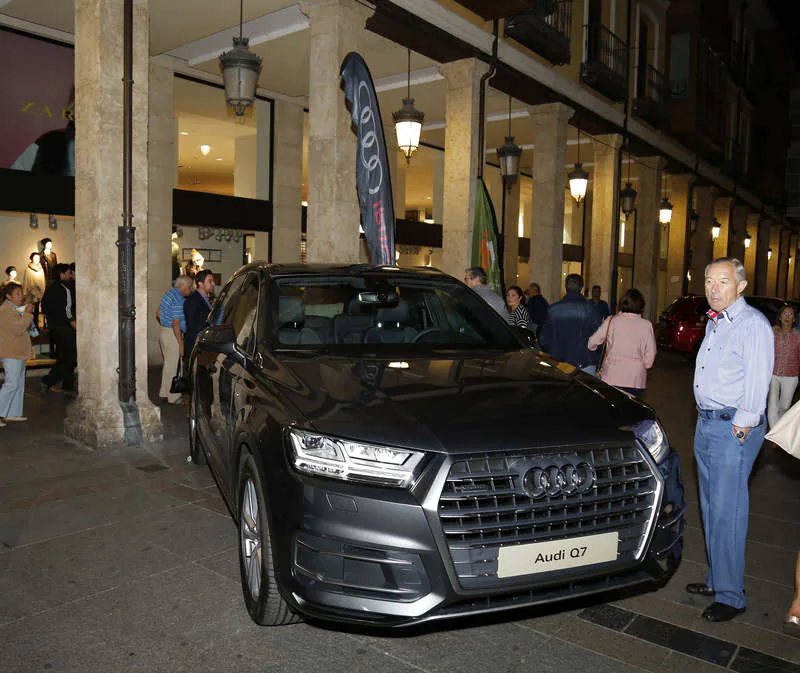 Las calles de la localidad se llenaron de consumidores que disfrutaron de la octava edición de la fiesta nocturna del comercio