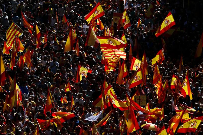 Miles de personas se conentran en la capital catalana para «recuperar la sensatez»