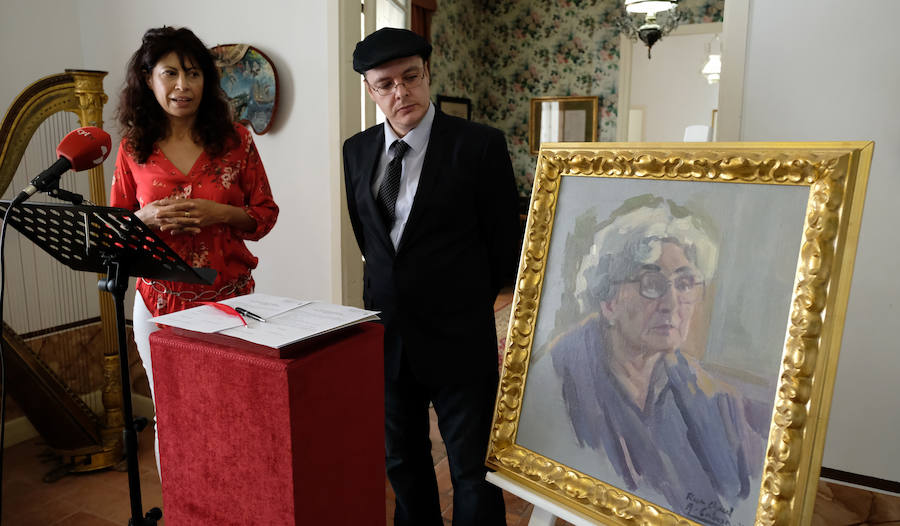 El pintor Alejandro Cabeza regala al museo su óleo de la escritora 