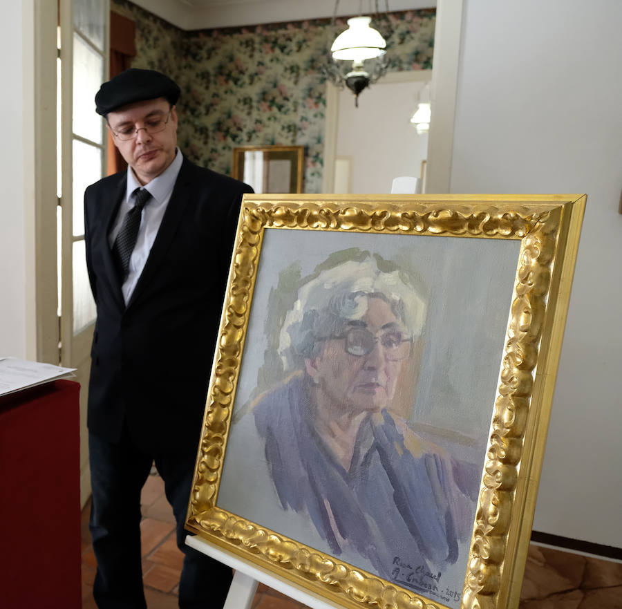 El pintor Alejandro Cabeza regala al museo su óleo de la escritora 