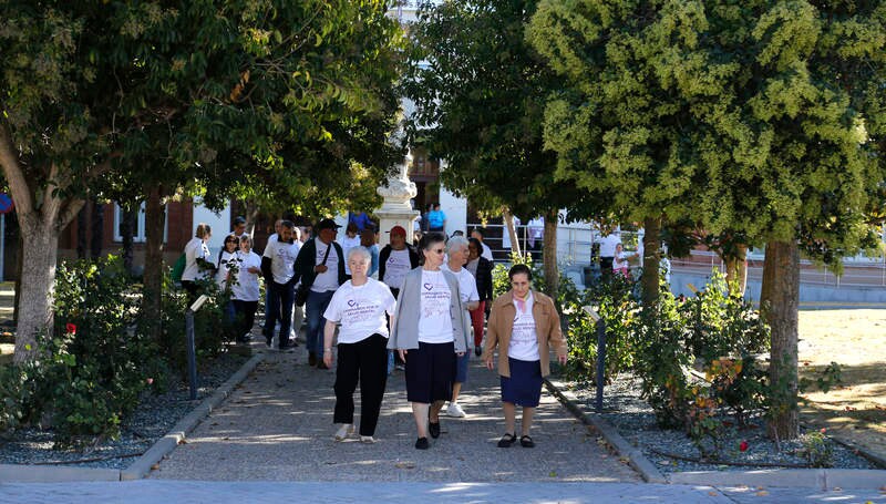 Más de 200 personas entre usuarios, residentes, familiares, voluntarios y personal del centro han participado en la caminata