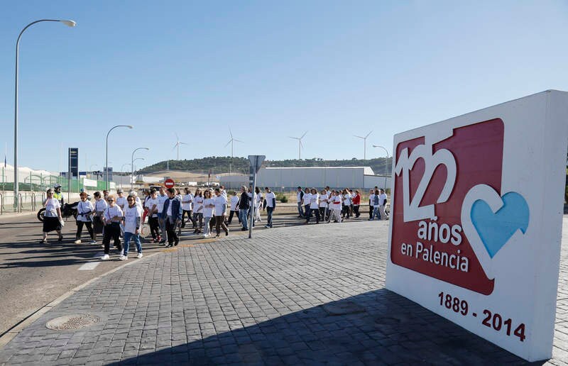 Más de 200 personas entre usuarios, residentes, familiares, voluntarios y personal del centro han participado en la caminata