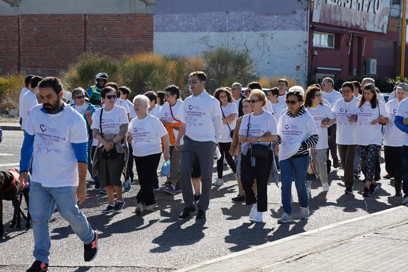 Más de 200 personas entre usuarios, residentes, familiares, voluntarios y personal del centro han participado en la caminata