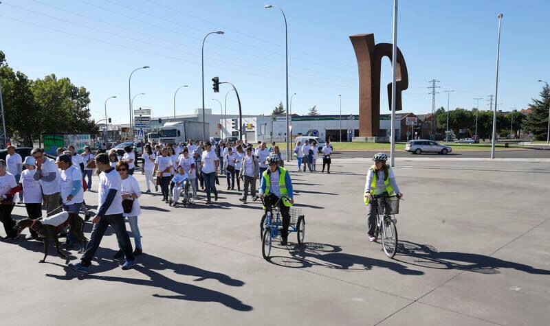 Más de 200 personas entre usuarios, residentes, familiares, voluntarios y personal del centro han participado en la caminata