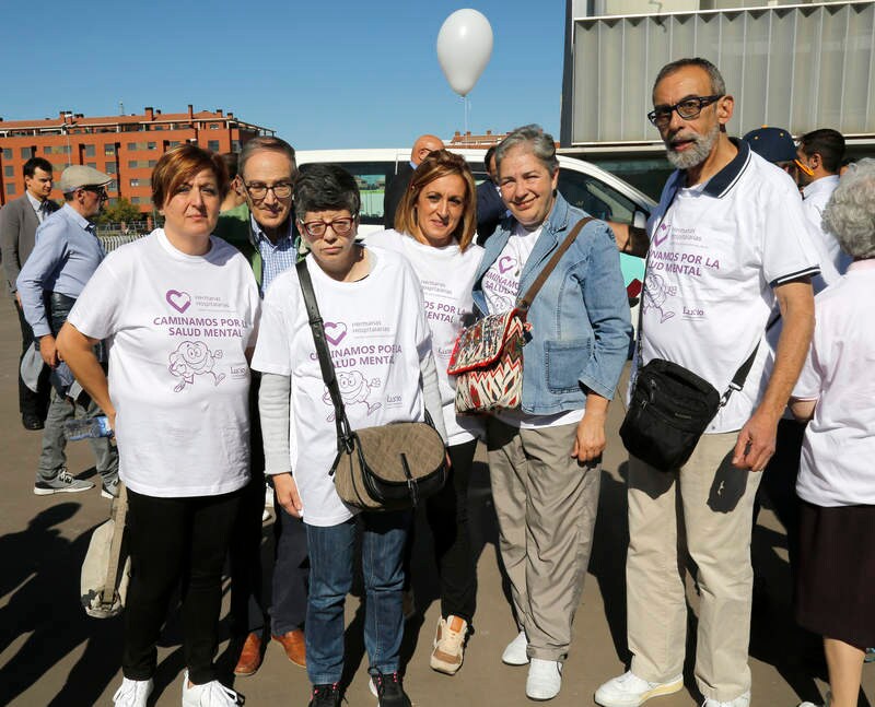 Más de 200 personas entre usuarios, residentes, familiares, voluntarios y personal del centro han participado en la caminata