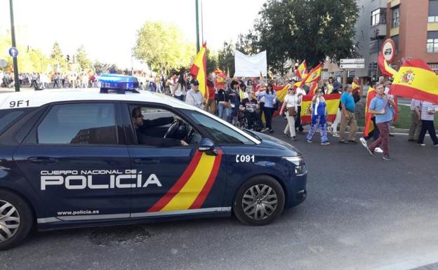 Manifestación de apoyo a la Policía Nacional y la Guardia Civil, celebrada ayer en las calles de Valladolid.