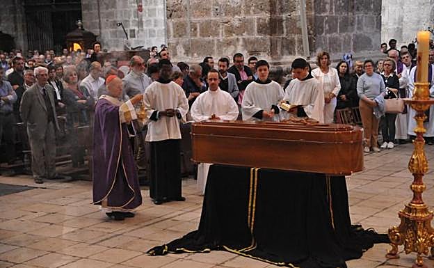 Funeral por el rector del Seminario de Valladolid, Fernando García, oficiado por el cardenal arzobispo Ricardo Blázquez.