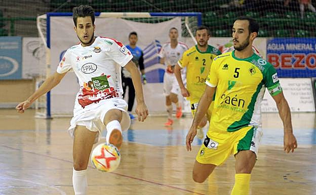 Álex Fuentes, en el partido frente al Jaén Paraíso Interior.