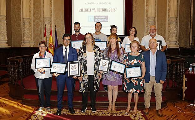 La presidenta de la Diputación preside la entrega de los galardones a los tres municipios. 