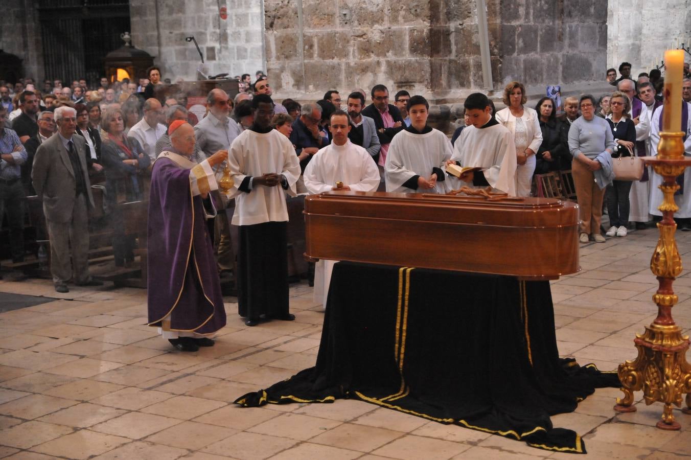 La Catedral acoge el funeral por Fernando García, rector del Seminario de Valladolid