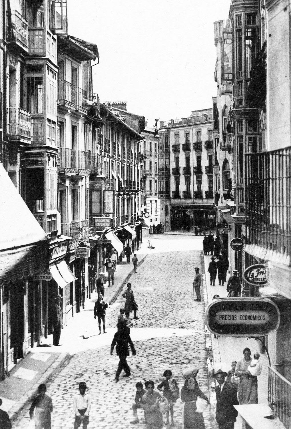 Calle Cánovas del Castillo a finales del siglo XIX.