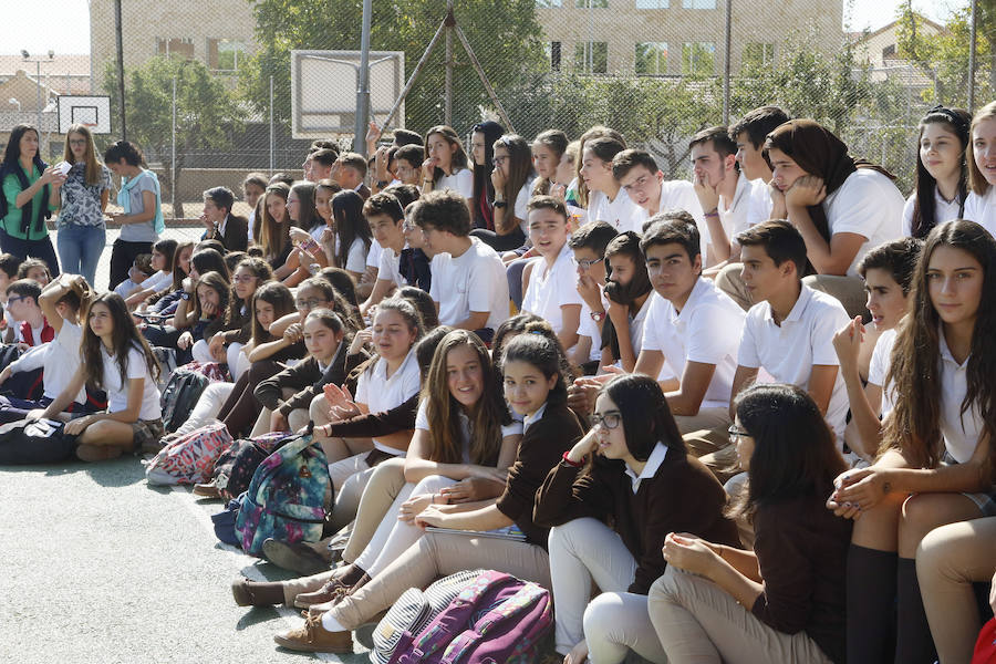 Los actos comenzaron con el tradicional pregón de apertura a cargo de los alumnos de segundo de Bachillerato.