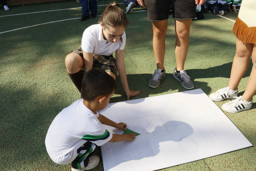 Los actos comenzaron con el tradicional pregón de apertura a cargo de los alumnos de segundo de Bachillerato.
