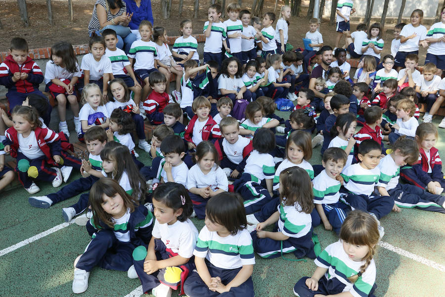 Los actos comenzaron con el tradicional pregón de apertura a cargo de los alumnos de segundo de Bachillerato.