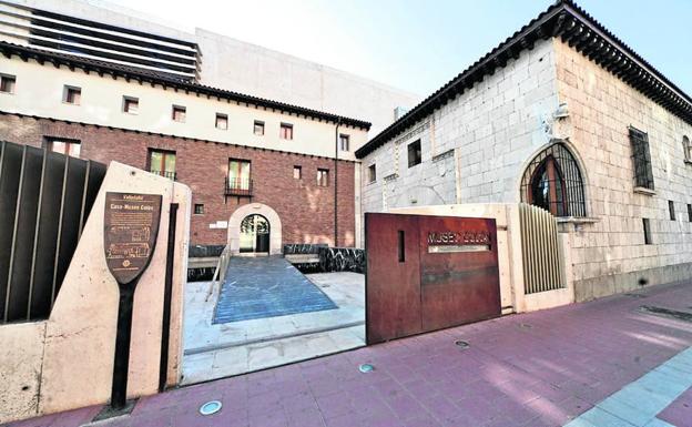 Fachada del edificio de la Casa de Colón en Valladolid. 