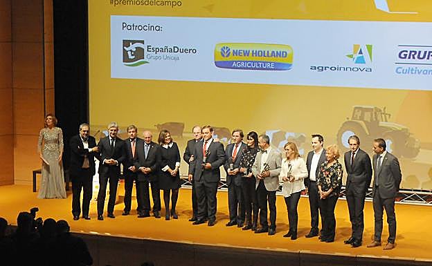 Foto de familia de la entrega de los III Premios del Campo de El Norte de Castilla 