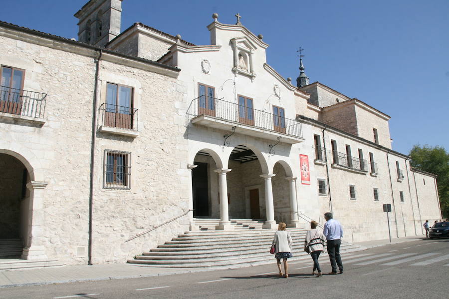 50 atletas han disputado la 59 edición de la Carrera al Henar, un recorrido de 48 kilómetros entre Valladolid y el Santuario de Nuestra Señora del Henar (Segovia) para portar un ramo de flores que se ofreció a los pies de la Virgen.