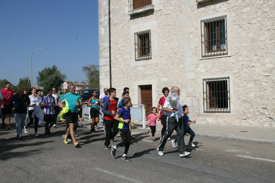 50 atletas han disputado la 59 edición de la Carrera al Henar, un recorrido de 48 kilómetros entre Valladolid y el Santuario de Nuestra Señora del Henar (Segovia) para portar un ramo de flores que se ofreció a los pies de la Virgen.