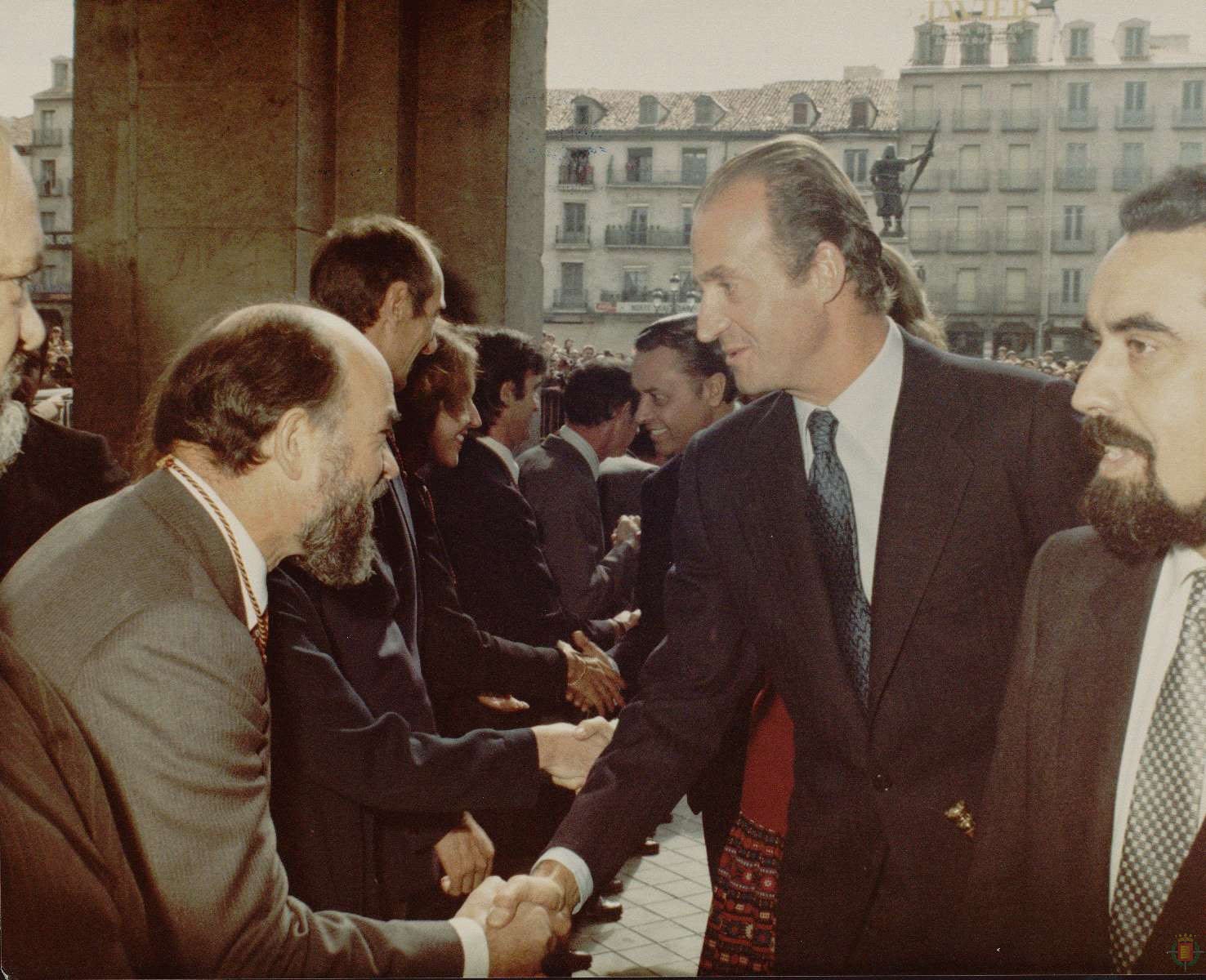 En los actos conmemorativos del Doce de Octubre de 1980, don Juan Carlos y doña Sofía inauguraron una exposición sobre la imprenta en Iberoamérica en la Casa de Colon; participaron en un acto académico en la Universidad e inauguraron el Museo Oriental 