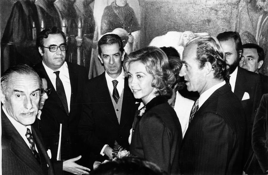 En los actos conmemorativos del Doce de Octubre de 1980, don Juan Carlos y doña Sofía inauguraron una exposición sobre la imprenta en Iberoamérica en la Casa de Colon; participaron en un acto académico en la Universidad e inauguraron el Museo Oriental 