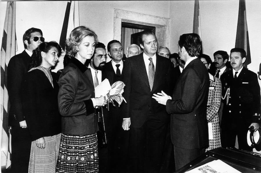 En los actos conmemorativos del Doce de Octubre de 1980, don Juan Carlos y doña Sofía inauguraron una exposición sobre la imprenta en Iberoamérica en la Casa de Colon; participaron en un acto académico en la Universidad e inauguraron el Museo Oriental 