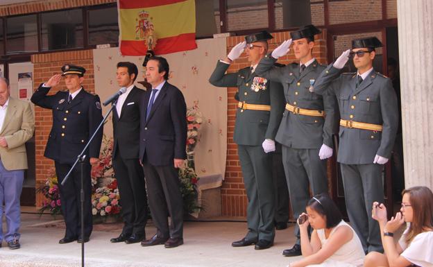 Un momento del acto de la fiesta de la Guardia Civil. FERNANDO G. MURIEL