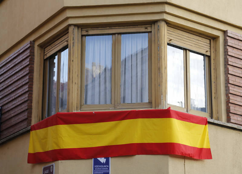 Banderas en los balcones de Palencia