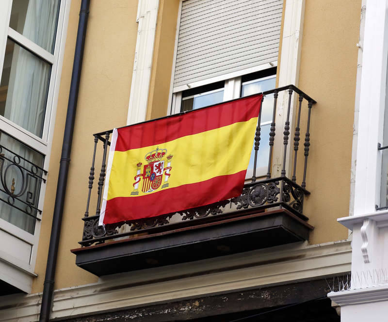 Banderas en los balcones de Palencia