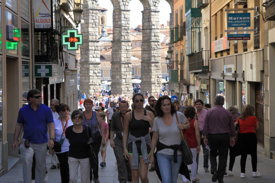 Los turistas apuestan por Segovia en el puente del Pilar