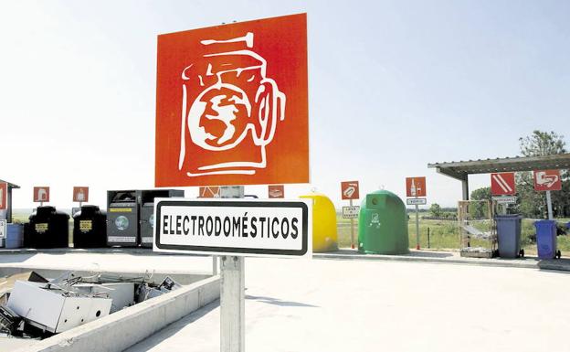 Zona de recogida de electrodomésticos en un punto limpio.