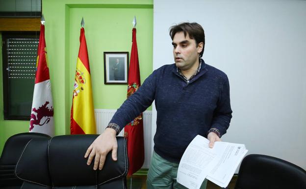 El alcalde de Cacabelos declara en la denuncia contra Adofor Canedo y Samuel Folgueral por presunta prevaricación administrativa