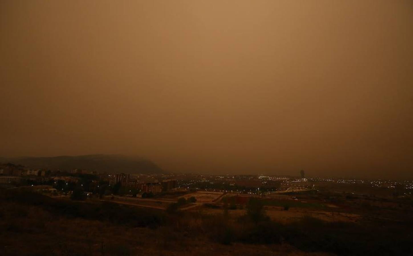Ponferrada amanece bajo una nube de humo
