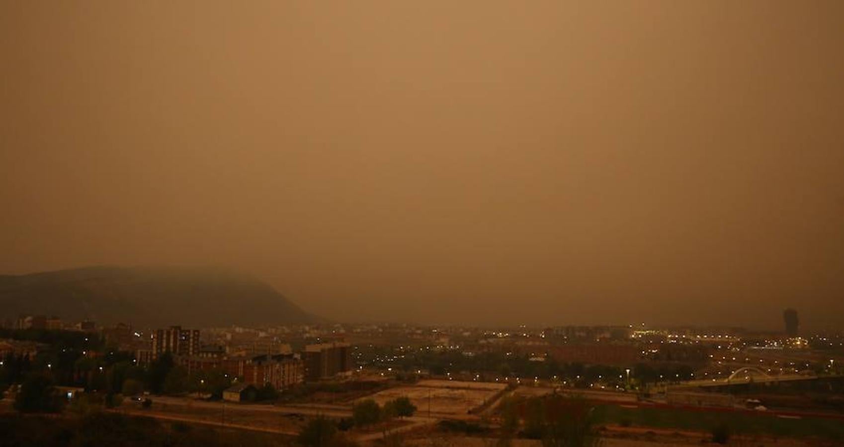 Ponferrada amanece bajo una nube de humo