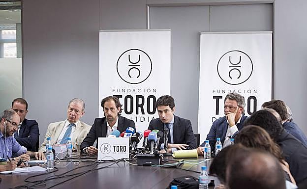 Comparecencia anterior de la Fundación Toro de Lidia y de sus abogados. 