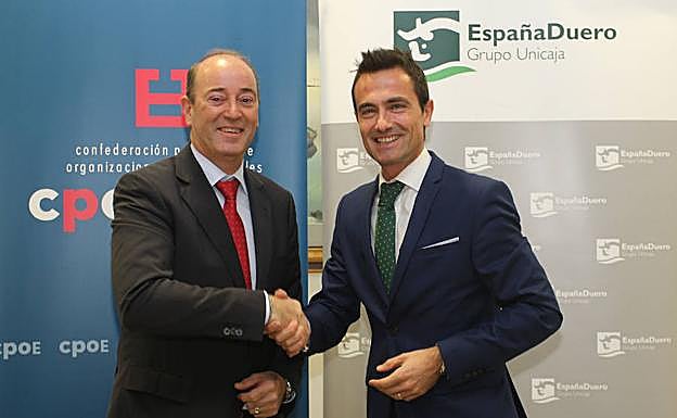 El presidente de la CPOE, José Ignacio Carrasco y el director territorial de EspañaDuero, Manuel Rubio. 