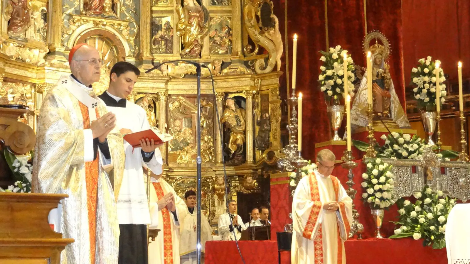 Eucaristía en la Catedral con motivo de la celebración del centenario de la coronación de la Virgen San Lorenzo