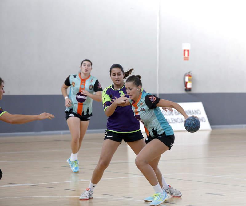 Partido de balonmano femenino entre el Palencia Turismo y el Hand Vall Valladolid