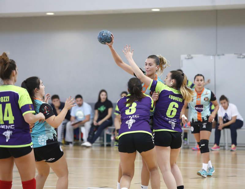 Partido de balonmano femenino entre el Palencia Turismo y el Hand Vall Valladolid