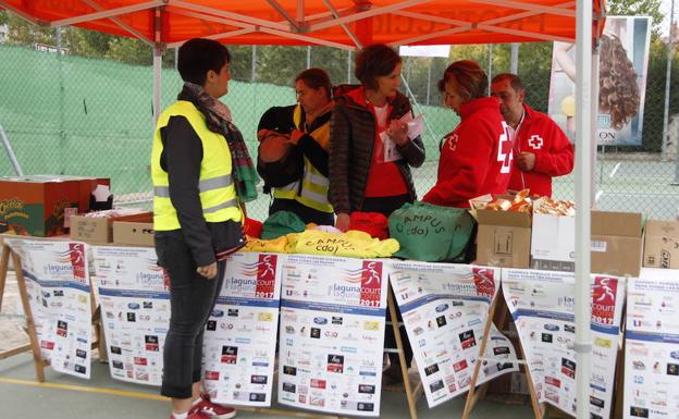 Galería. Voluntarios de Cruz Roja, una de las organizaciones beneficiadas por la carrera.