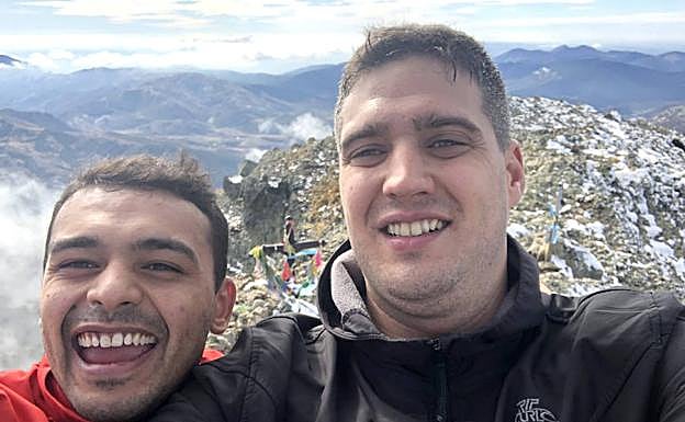 Mauro y Ángel, en la cima del Curavacas, media hora antes del suceso. 