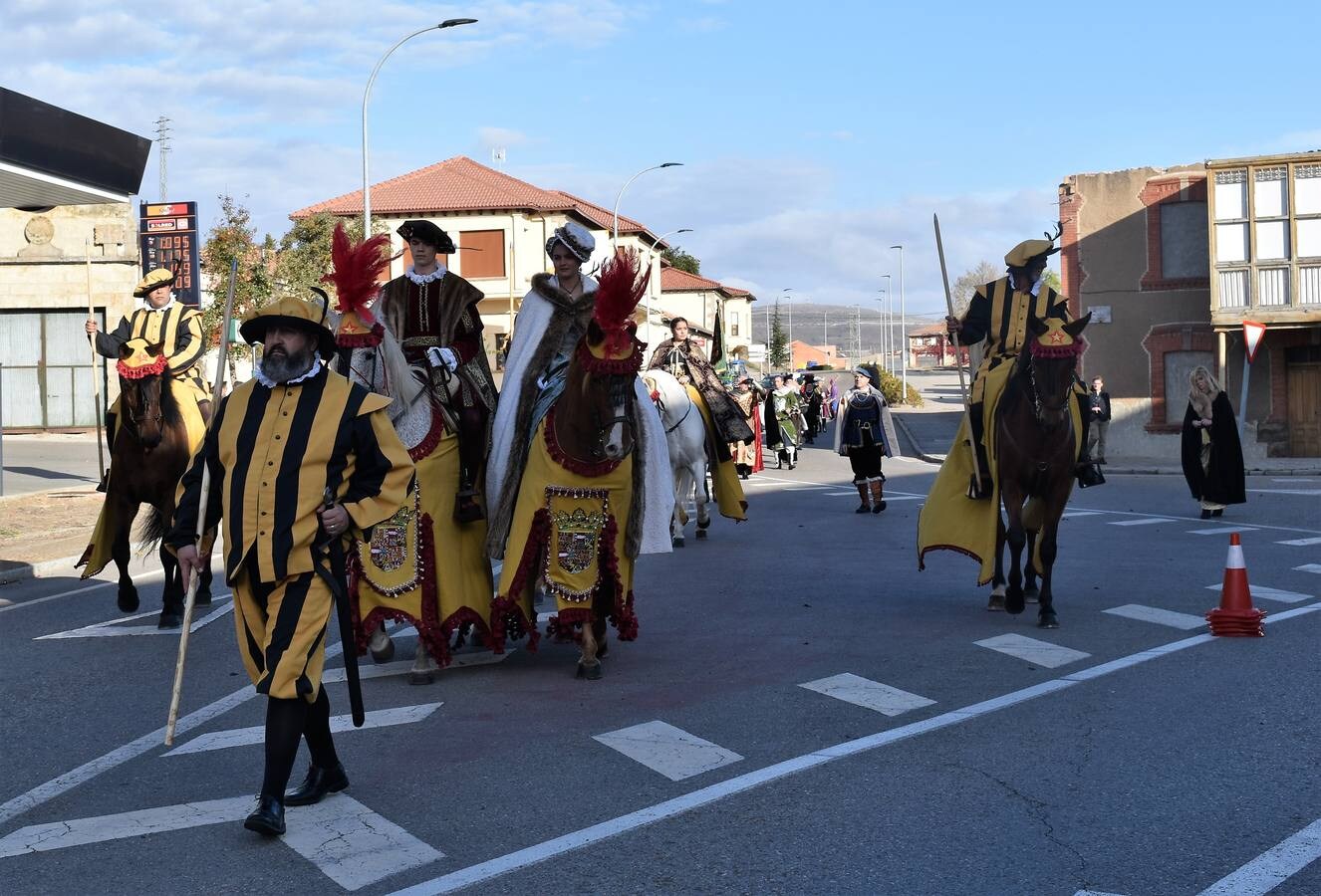 Más de un centenar de vecinos participan en la escenificación histórica de la visita del emperador en 1517