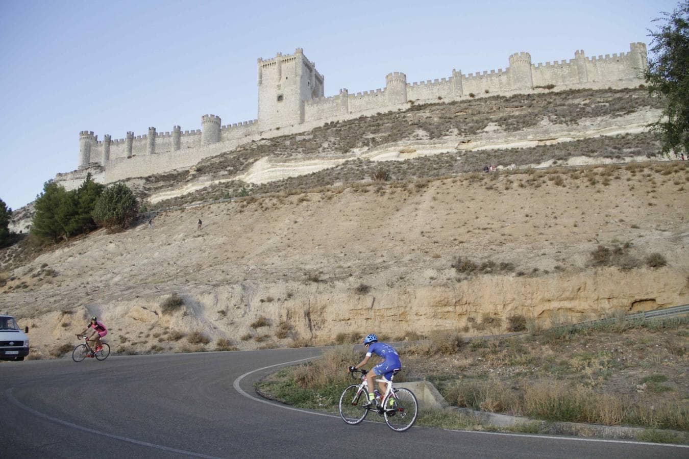 Diego Cosgaya y Marta Antolino se llevan la cronoescalada al castillo de Peñafiel