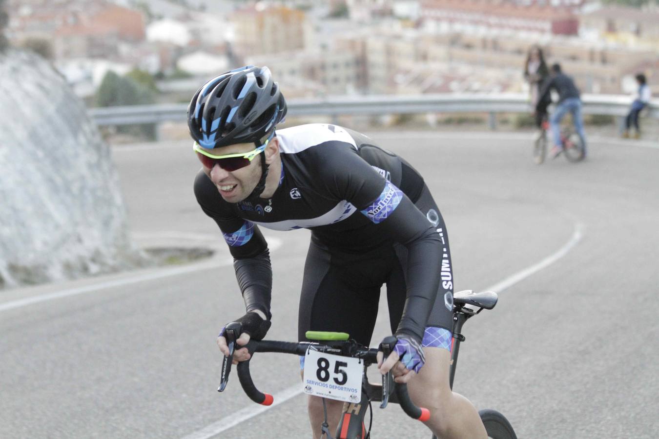 Diego Cosgaya y Marta Antolino se llevan la cronoescalada al castillo de Peñafiel