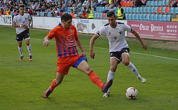 Coque, con el balón en un partido anterior. 
