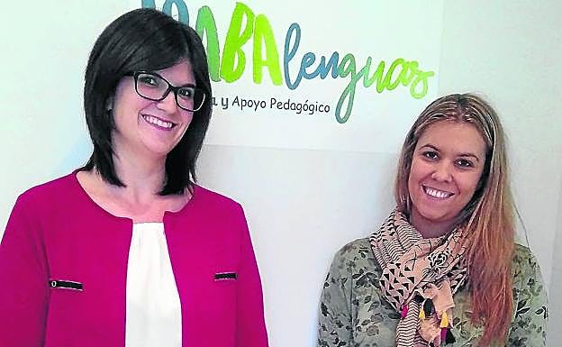 Sobre estas líneas, Laura González (izquierda) y Yaiza Racionero, creadoras e impulsoras de Trabalenguas. 
